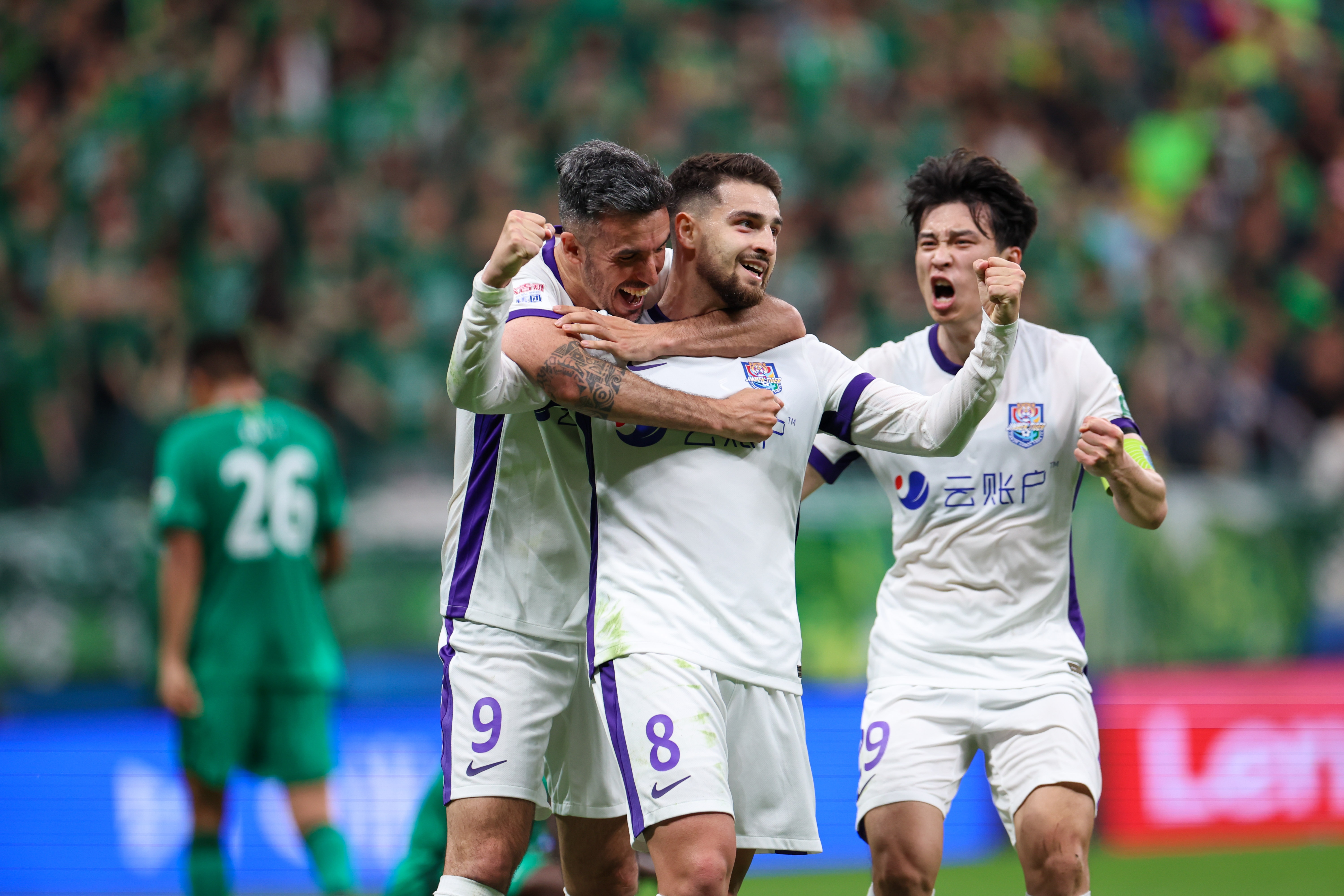 开云官网-足球报：外援攻击群复苏，津门虎吹响逆袭号角